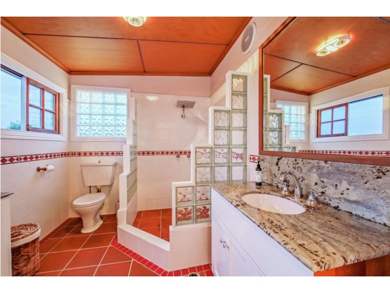 110 Shorncliffe Parade, Shorncliffe QLD 4017