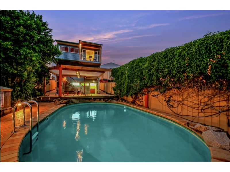 110 Shorncliffe Parade, Shorncliffe QLD 4017