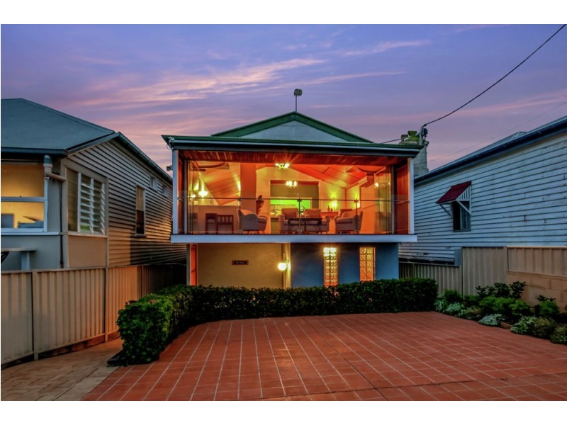 110 Shorncliffe Parade, Shorncliffe QLD 4017
