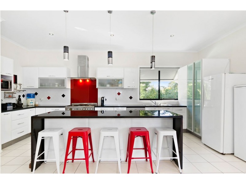 8 Gilpin Street, Shorncliffe QLD 4017