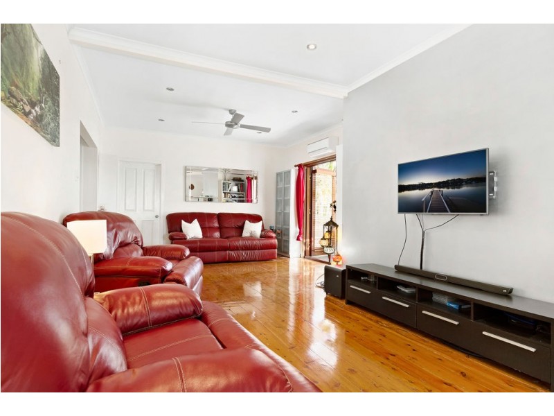 8 Gilpin Street, Shorncliffe QLD 4017