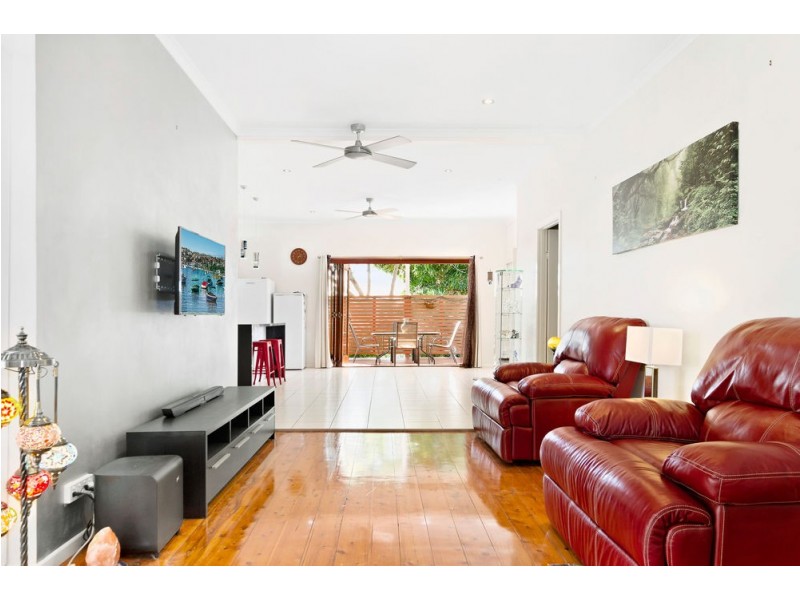 8 Gilpin Street, Shorncliffe QLD 4017