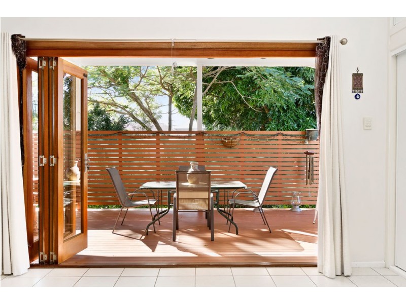 8 Gilpin Street, Shorncliffe QLD 4017