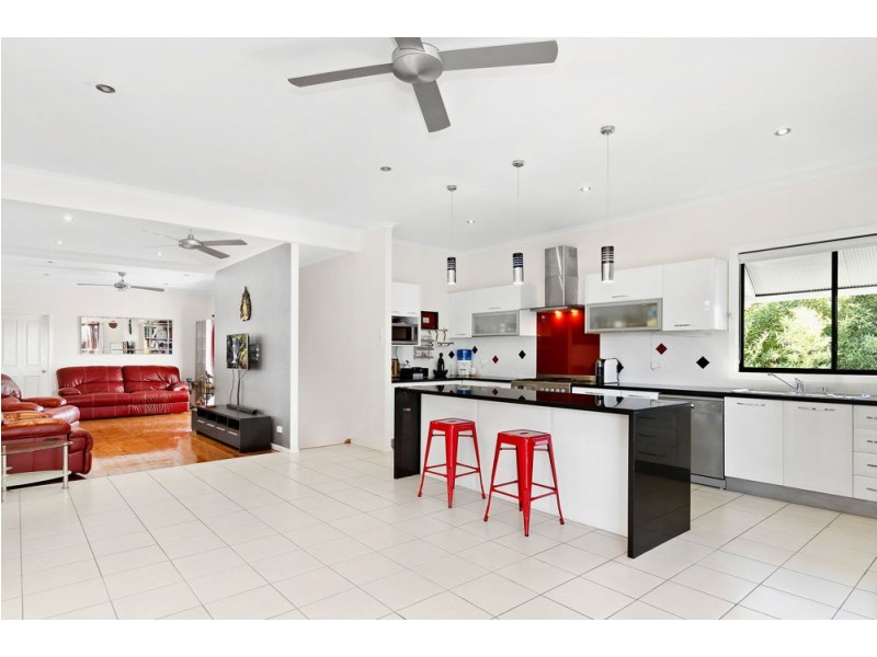 8 Gilpin Street, Shorncliffe QLD 4017