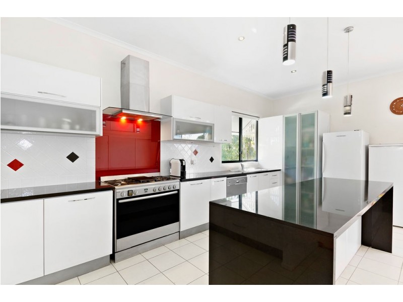 8 Gilpin Street, Shorncliffe QLD 4017