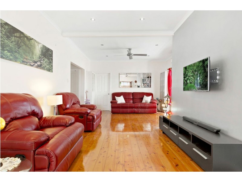 8 Gilpin Street, Shorncliffe QLD 4017