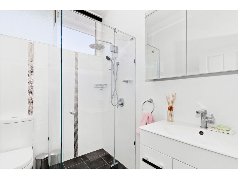 8 Gilpin Street, Shorncliffe QLD 4017