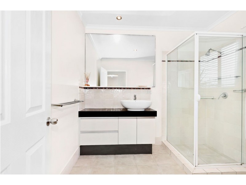 8 Gilpin Street, Shorncliffe QLD 4017