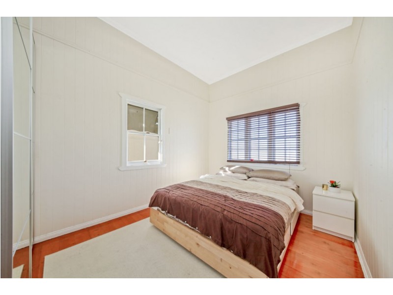 11 Julia St, Wavell Heights QLD 4012