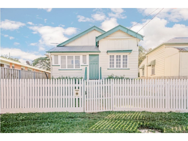 11 Julia St, Wavell Heights QLD 4012