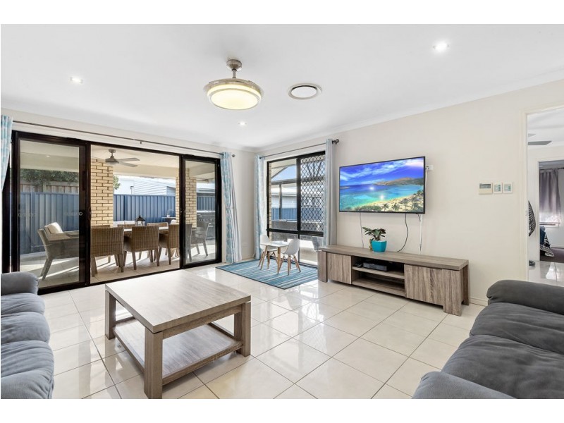 18 Oakwood Road, Warner QLD 4500