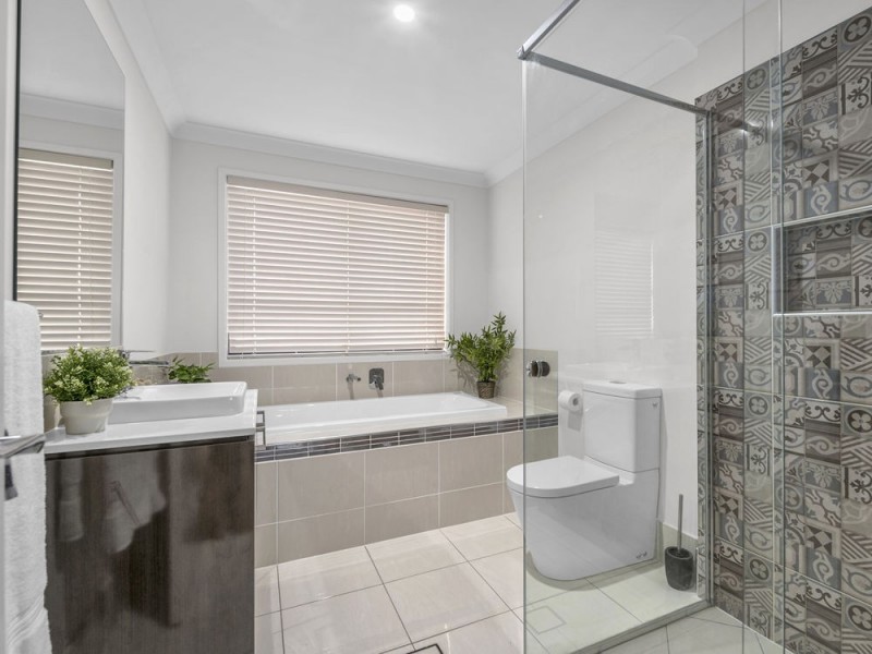 Bridgeman Downs QLD 4035