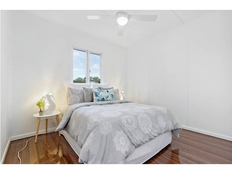 15 Arundal Street, Brighton QLD 4017