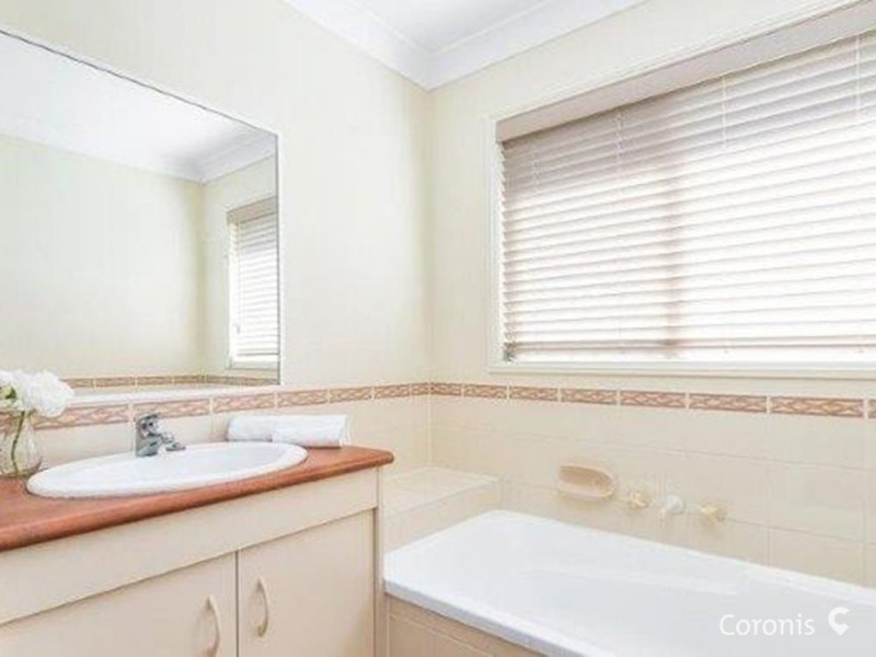 4 Elizabeth Place, Brighton QLD 4017