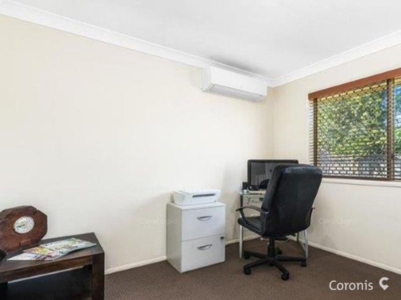 4 Elizabeth Place, Brighton QLD 4017