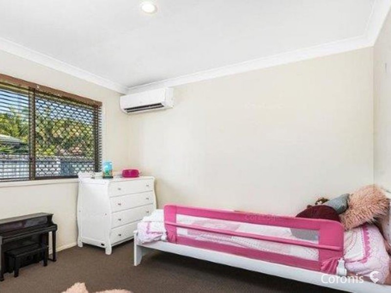 4 Elizabeth Place, Brighton QLD 4017