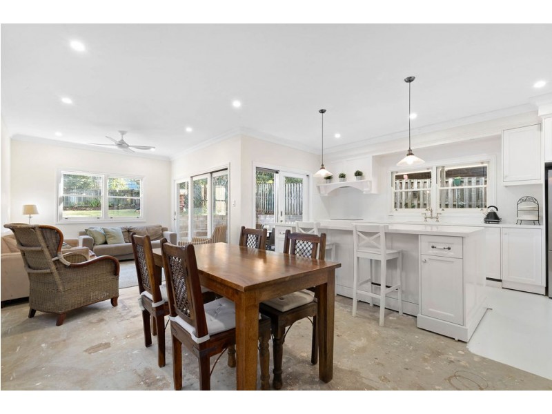 24 Todd Street, Shorncliffe QLD 4017