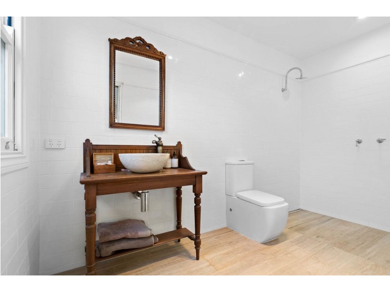 24 Todd Street, Shorncliffe QLD 4017