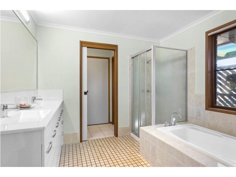 5 Renoir Court, Rothwell QLD 4022
