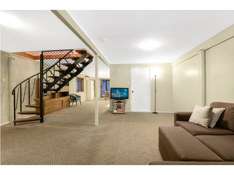 12 Central Avenue, Deagon QLD 4017