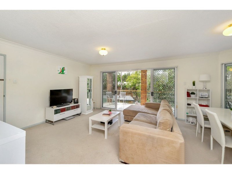 2/12 Auburn Terrace, Indooroopilly QLD 4068
