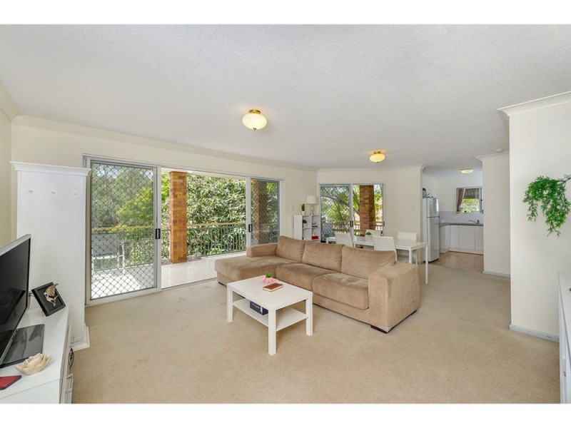 2/12 Auburn Terrace, Indooroopilly QLD 4068