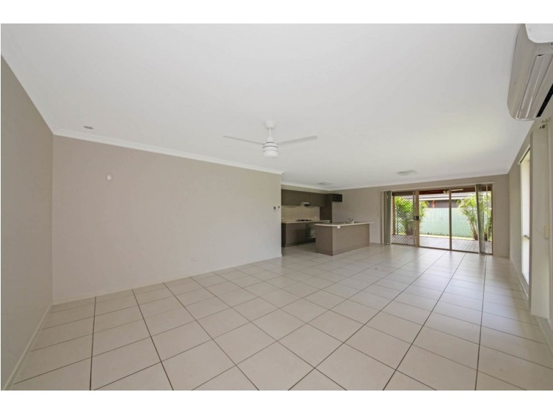 12 Maclean Close, Fitzgibbon QLD 4018