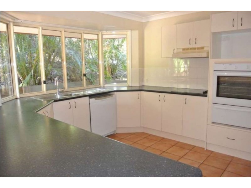 6 Hart Close, Brookfield QLD 4069