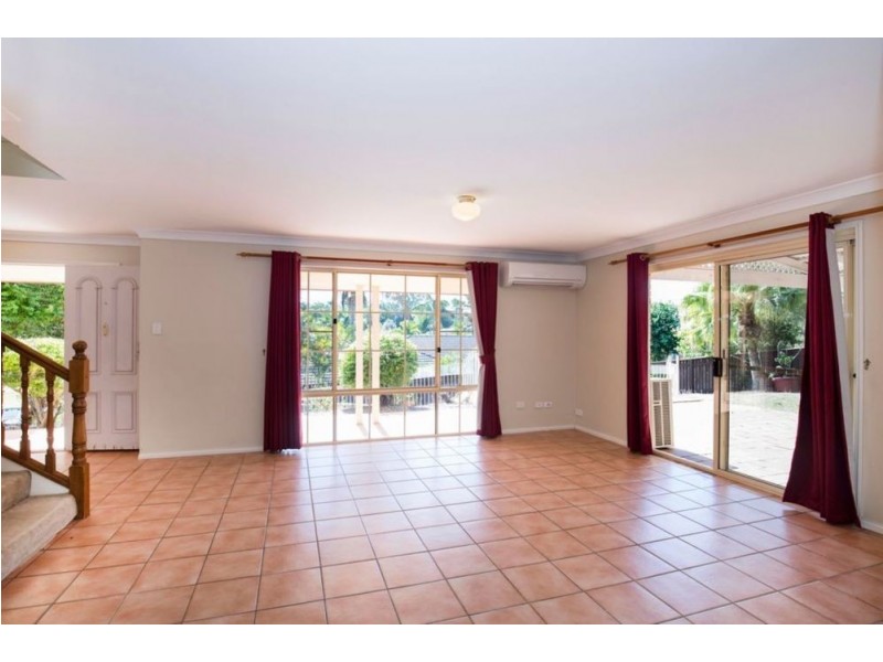 6 Hart Close, Brookfield QLD 4069