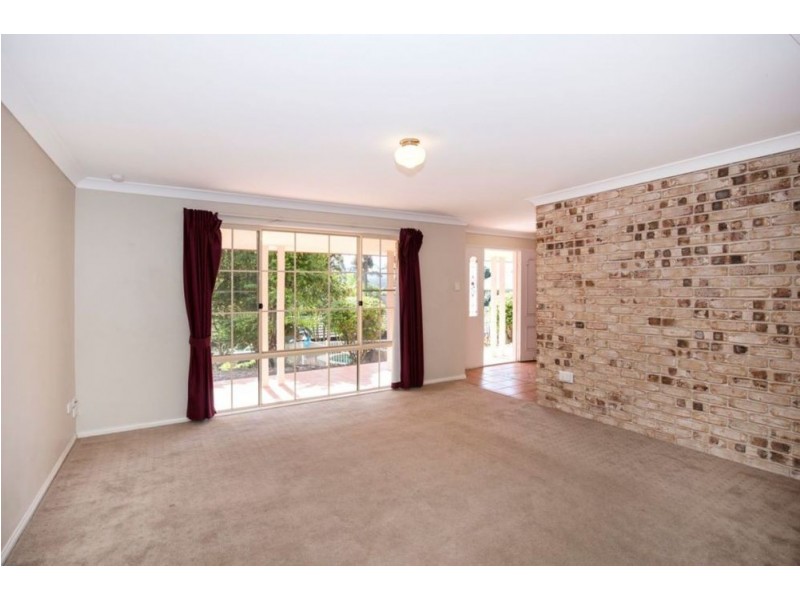 6 Hart Close, Brookfield QLD 4069