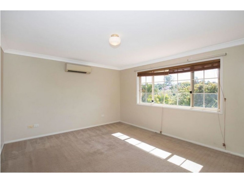 6 Hart Close, Brookfield QLD 4069