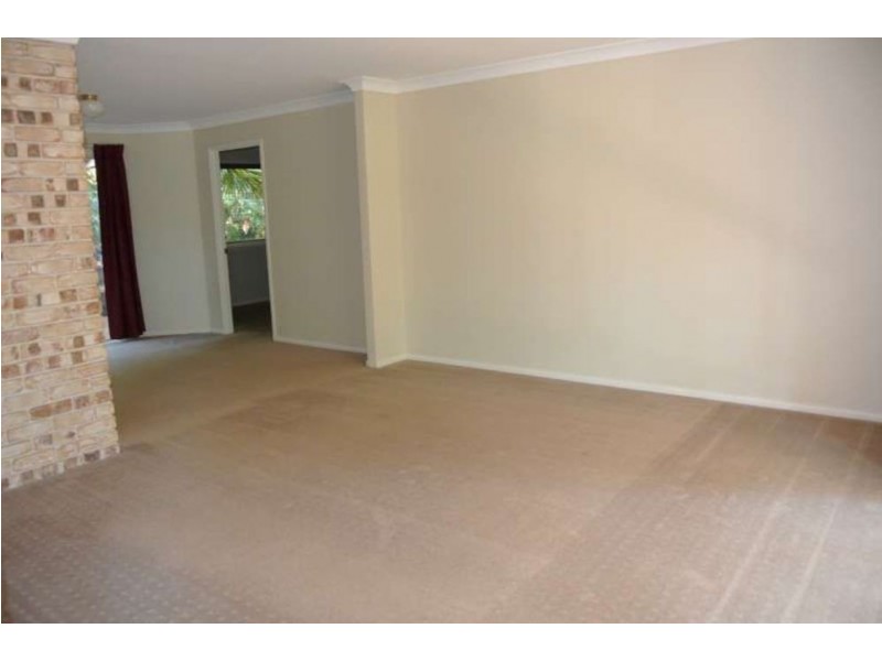 6 Hart Close, Brookfield QLD 4069