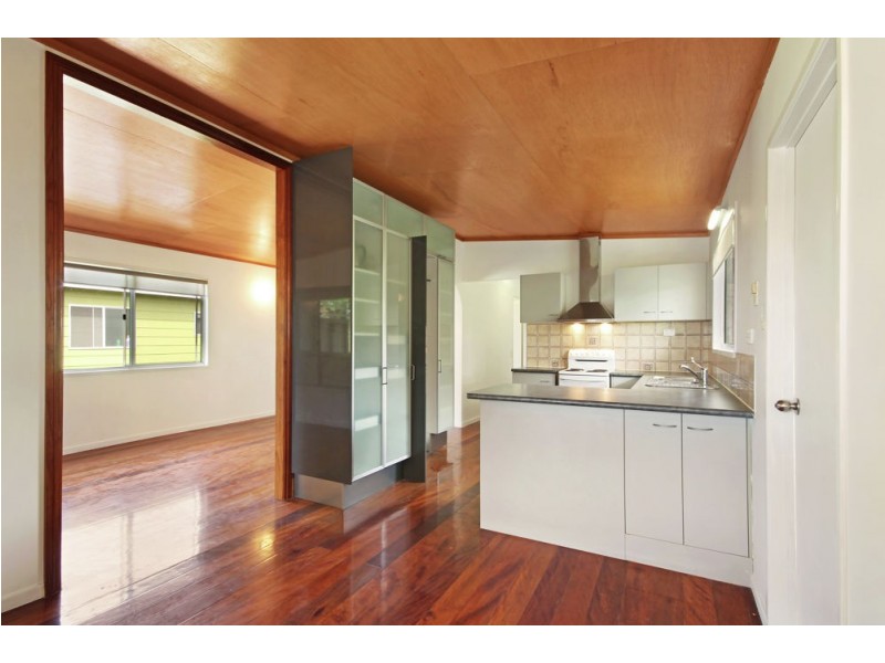 10A Kate Street, Shorncliffe QLD 4017