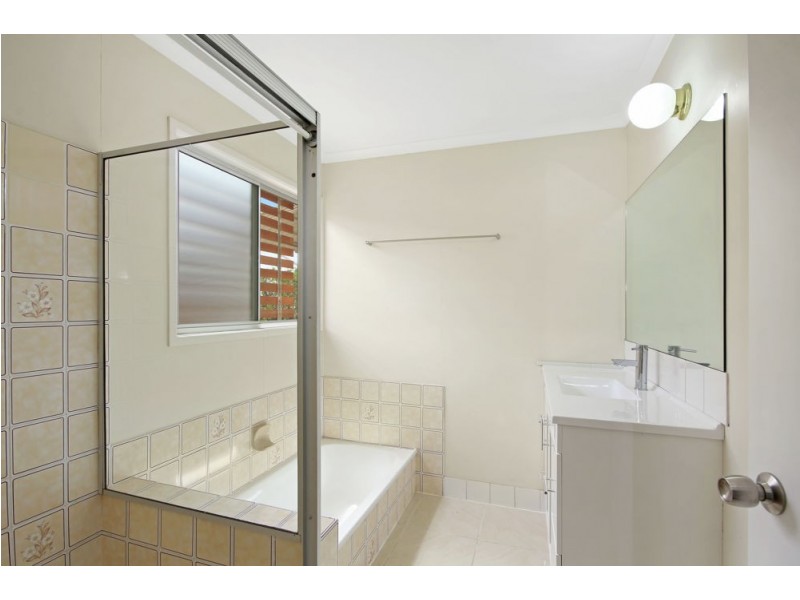 10A Kate Street, Shorncliffe QLD 4017