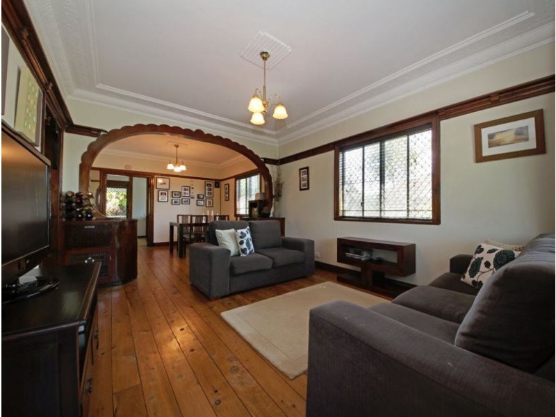 24 Bowen Street, Deagon QLD 4017