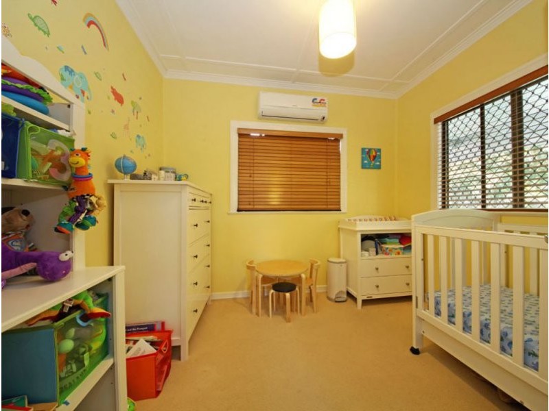 24 Bowen Street, Deagon QLD 4017