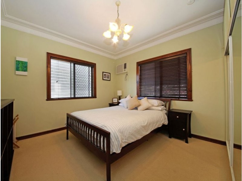 24 Bowen Street, Deagon QLD 4017