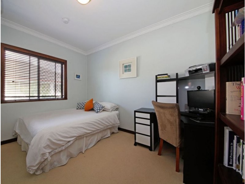 24 Bowen Street, Deagon QLD 4017