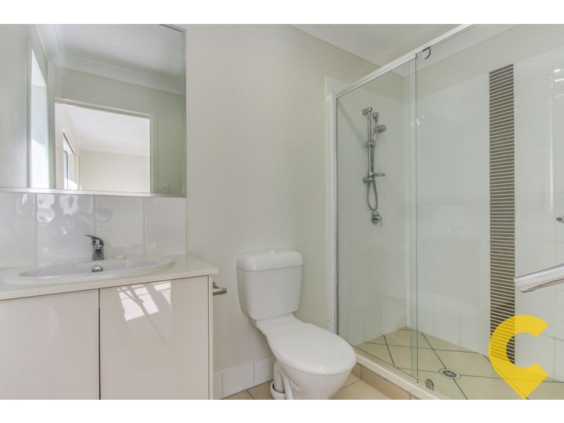 18 Lachlan Lane, Hillcrest QLD 4118