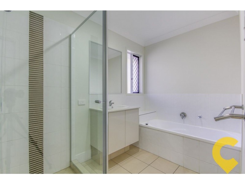 18 Lachlan Lane, Hillcrest QLD 4118