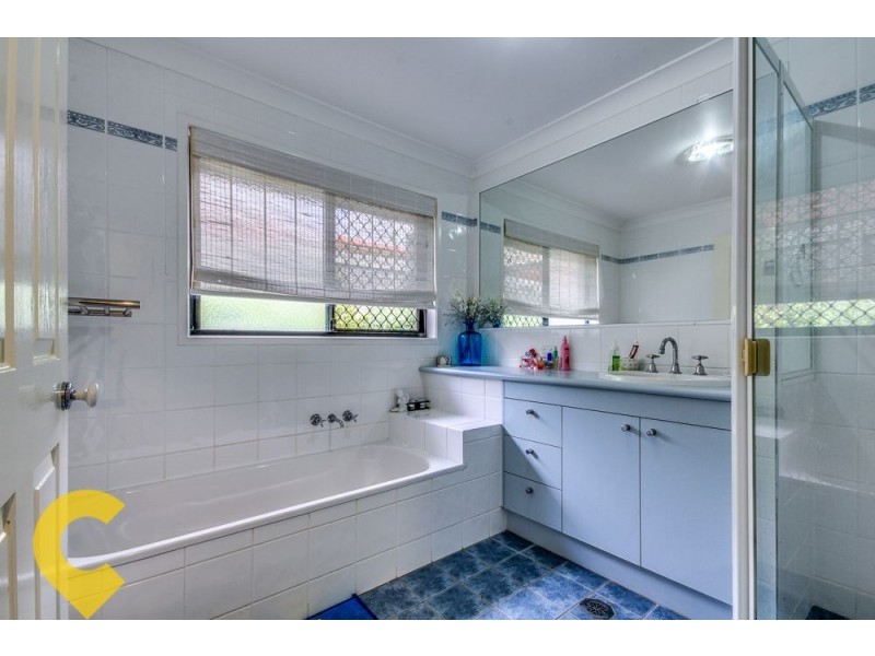 8 Apple Blossom Place, Eight Mile Plains QLD 4113