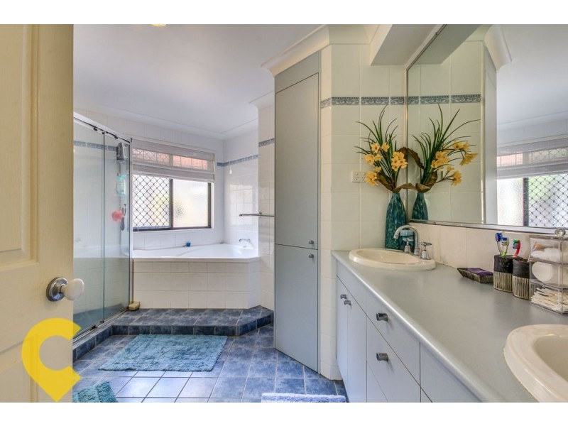 8 Apple Blossom Place, Eight Mile Plains QLD 4113