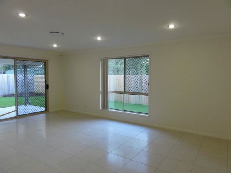 15 Dily Street, Hillcrest QLD 4118
