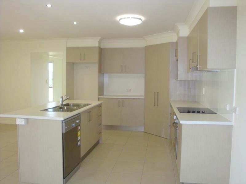15 Dily Street, Hillcrest QLD 4118