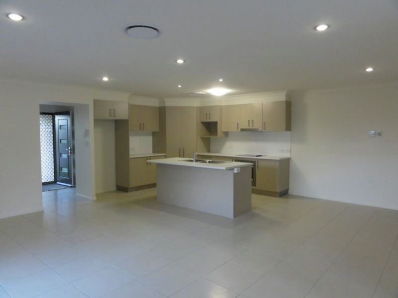 15 Dily Street, Hillcrest QLD 4118