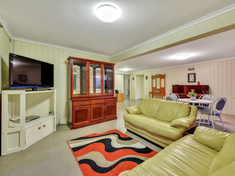 43 Oakleaf Street, Eight Mile Plains QLD 4113