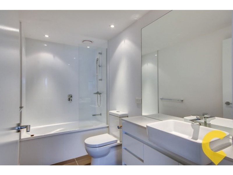 710/15 Compass Drive, Biggera Waters QLD 4216