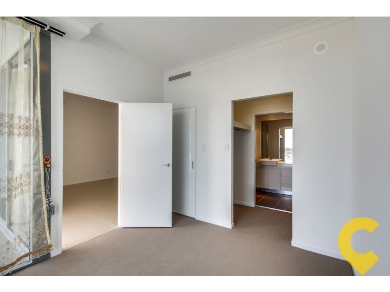 710/15 Compass Drive, Biggera Waters QLD 4216