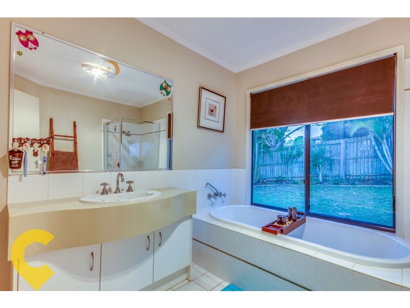 8 Mayfair Place, Stretton QLD 4116