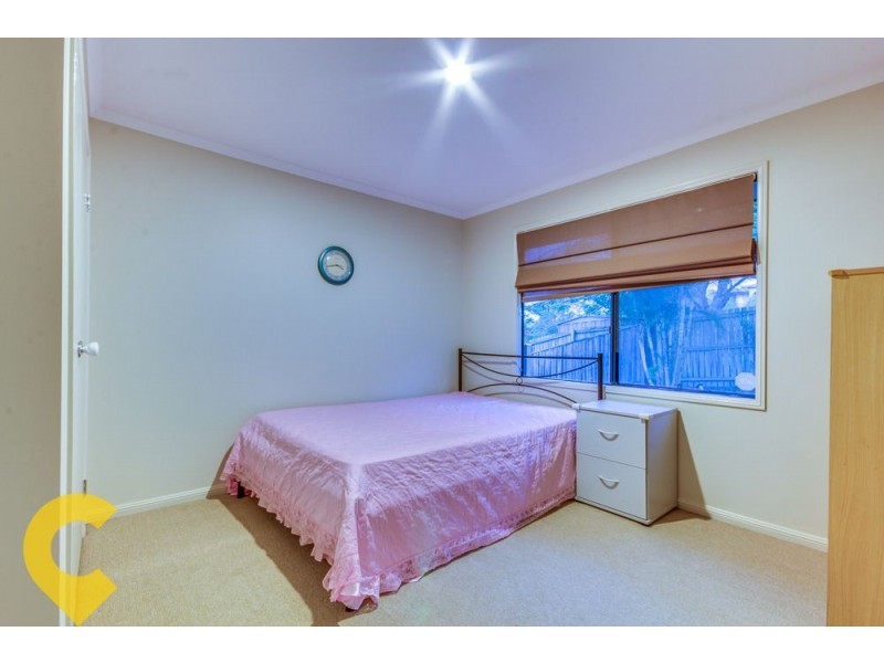 8 Mayfair Place, Stretton QLD 4116